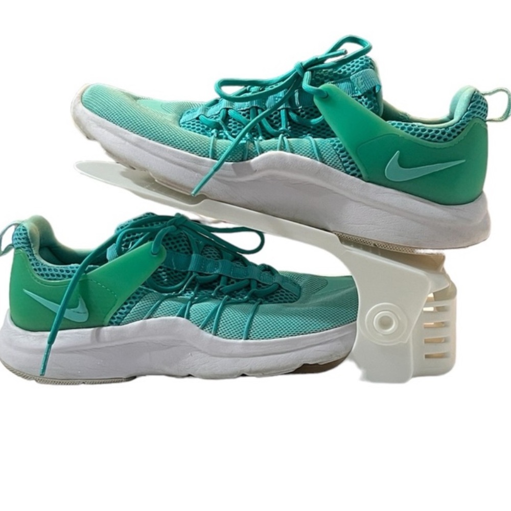 ISO I’M in Search of Nike Womens Darwin 819959-331 Green Running Sneakers Size 8
